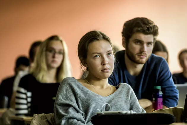 studenter i ett klassrum.