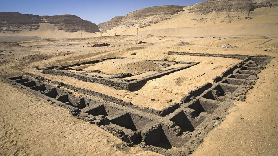 Foto av drottning Meret-Neiths gravkammare i Abydos i Egypten. 