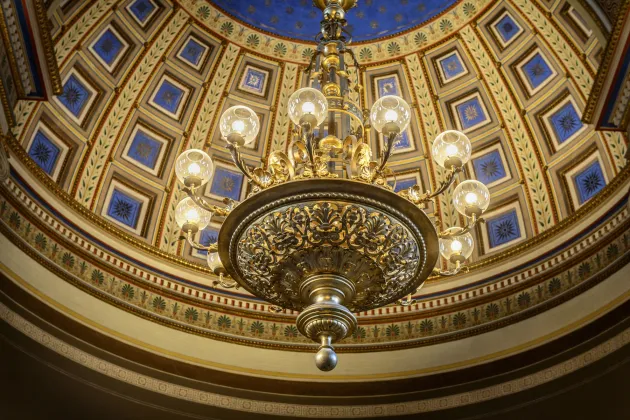 Bild på Universitetesaulans innetak.