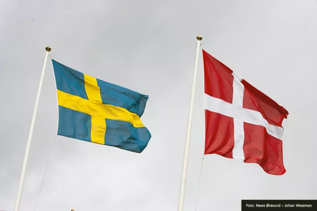 Danneborgen och svenska flaggan