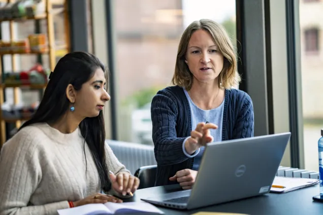 Handledning vid Studieverkstaden.