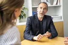 Fredrik Engfeldt affärsjurist på LU Innovation lyssnar 
